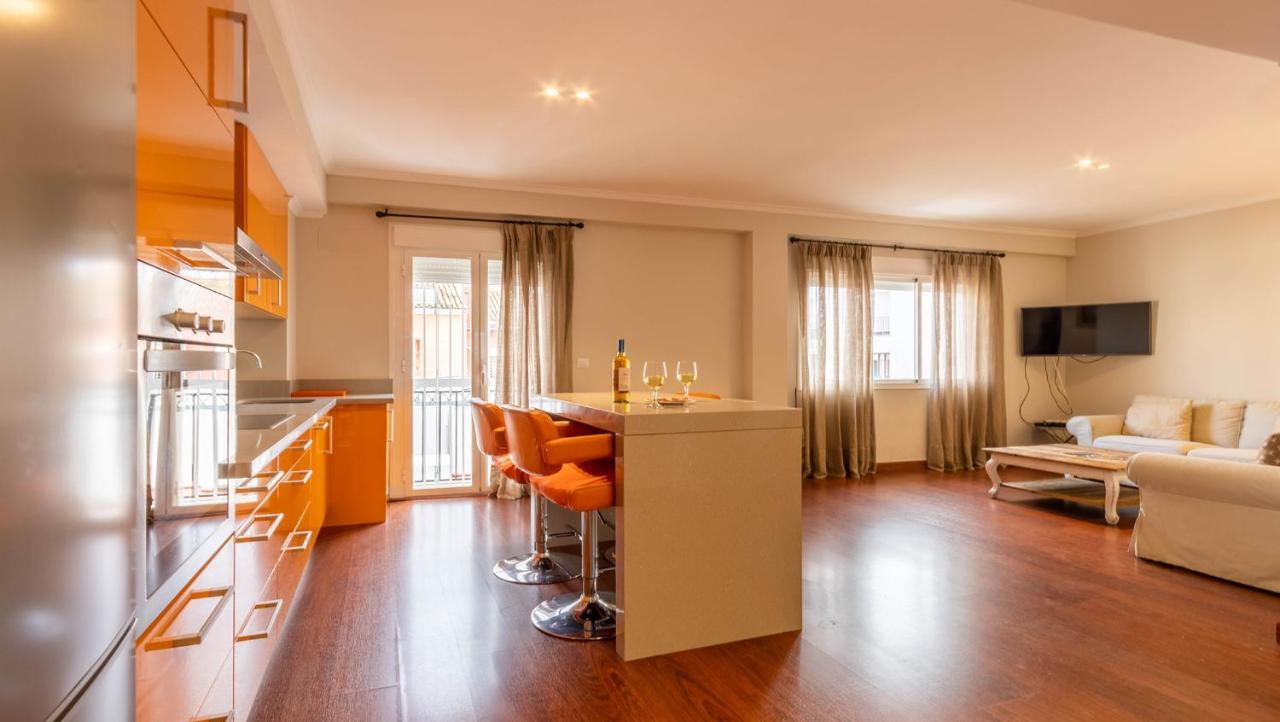 Apartamento Arenal - 3 Habitaciones Севиля Екстериор снимка
