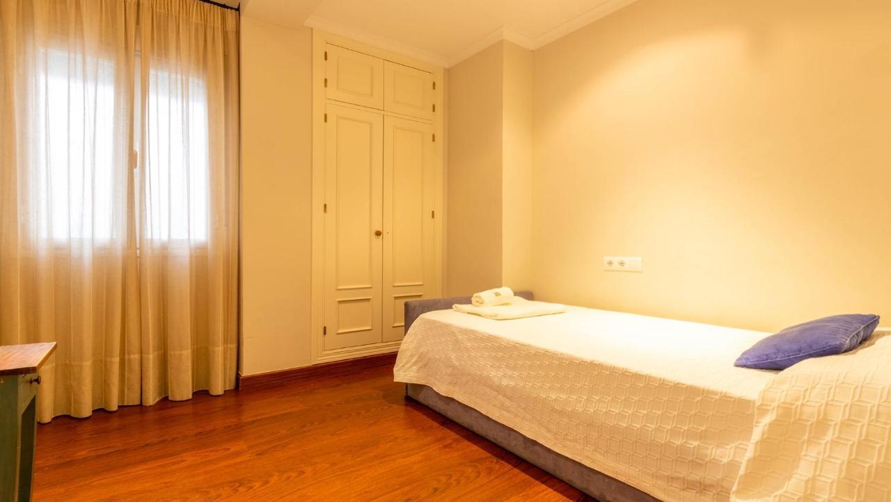 Apartamento Arenal - 3 Habitaciones Севиля Екстериор снимка